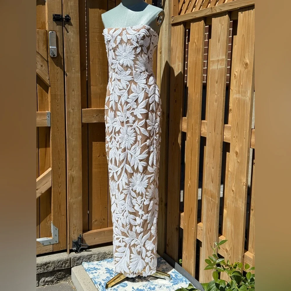 🆕 BRONX & BANCO 🧿 NWOT Dahlia Gown, White Sequin Floral Gown - Sz L US 8